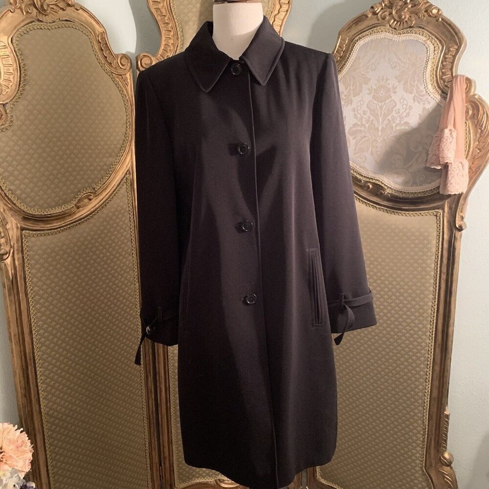 Larry Levine. Size Small. 37.3" Black Lined Long Sleeve Coat. LC